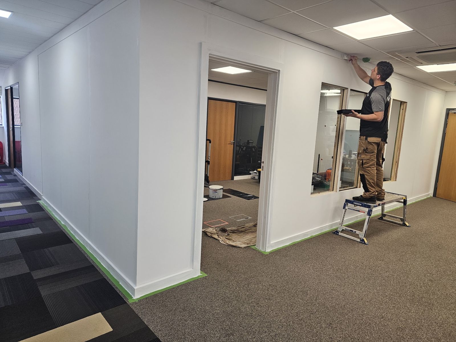 OLLYWOOD fitter finishing joinery and decoration on an office refit