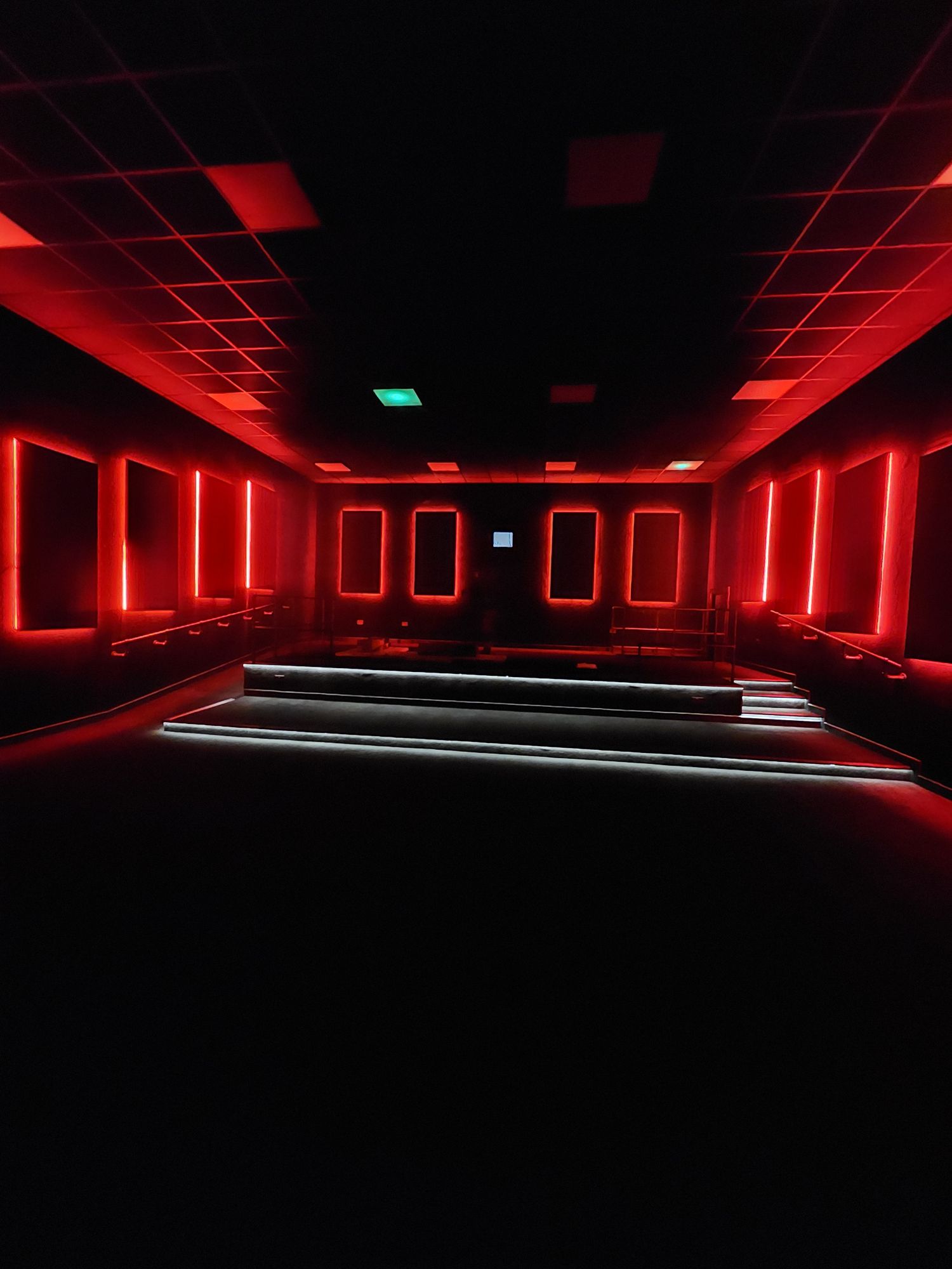 Gelert Studio, Lighting Scheme, Red