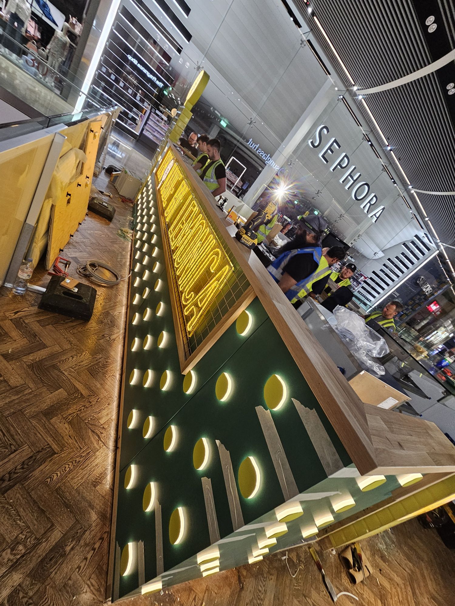 Overnight kiosk installation in progress at Westfield Stratford with the Lemonica counter craned into position